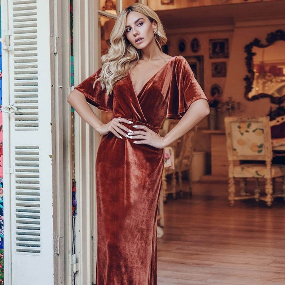 Elegant Velvet Evening Dress with Sleeves